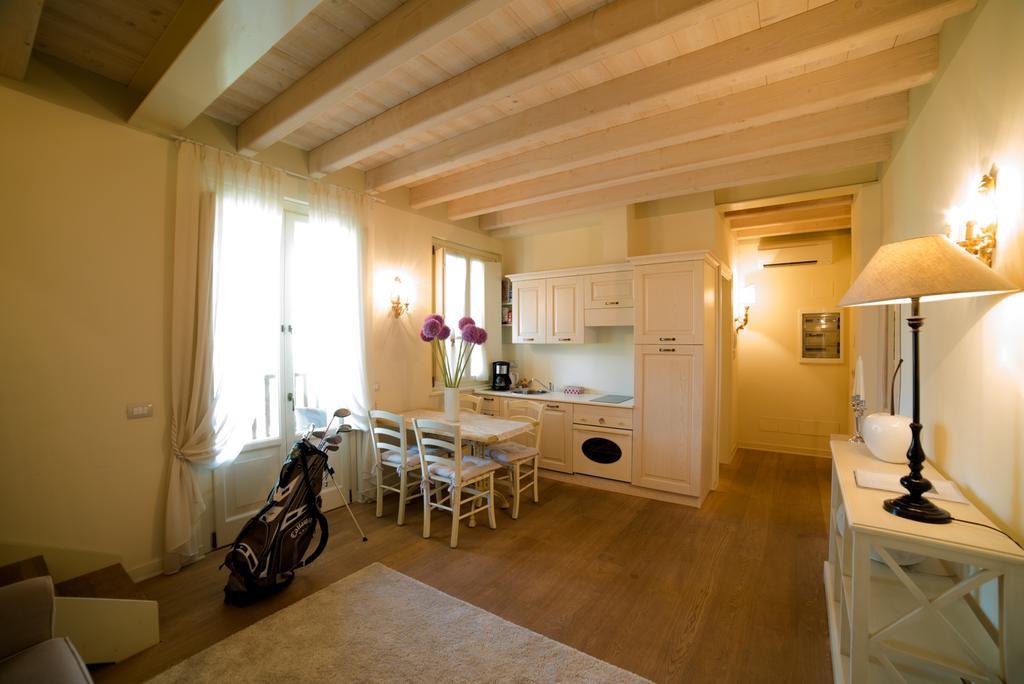 Garda Residence San Vigilio Golf Pozzolengo Rum bild